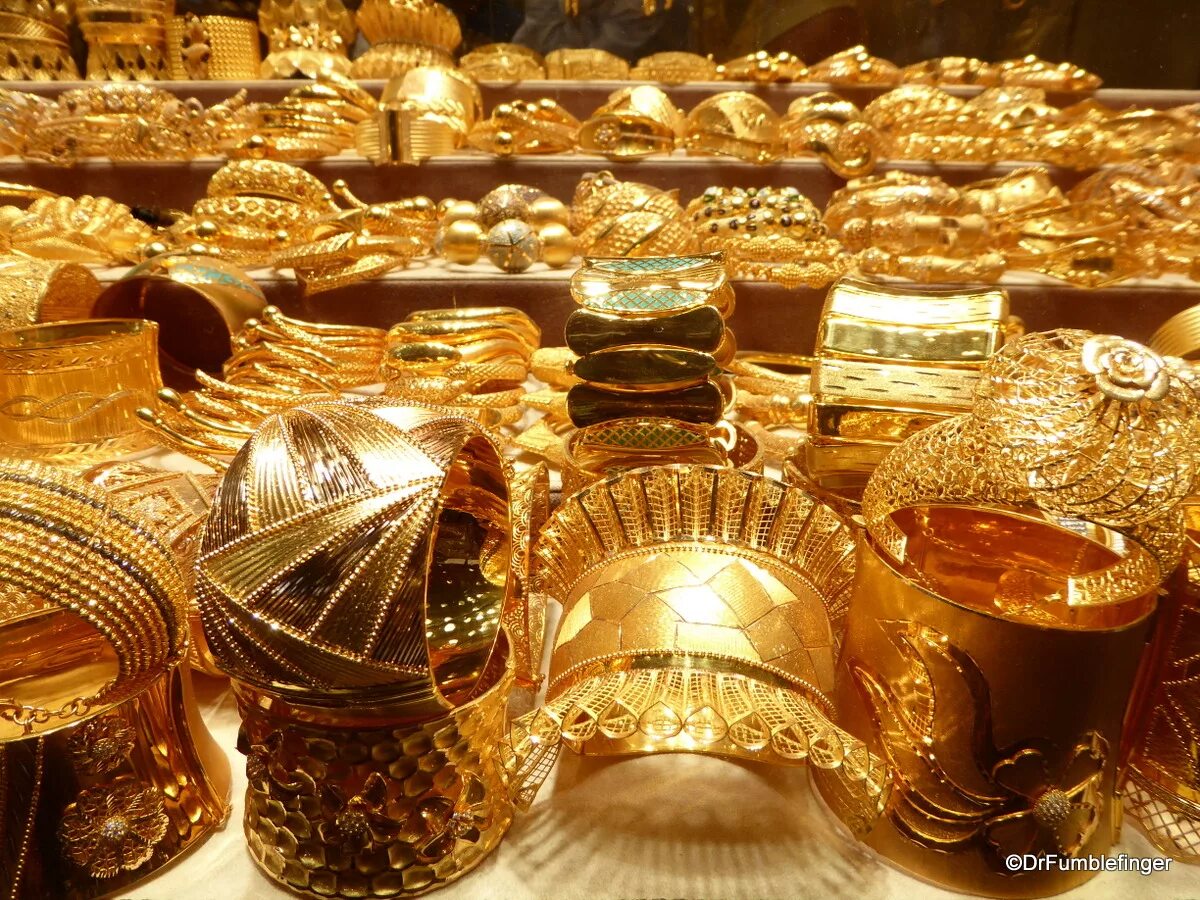 Golden famous. Gold bangle. Gold souq дубай. Мост «золотые ворота», сан-франциско, калифорн. Скифское золото золотая пектораль.