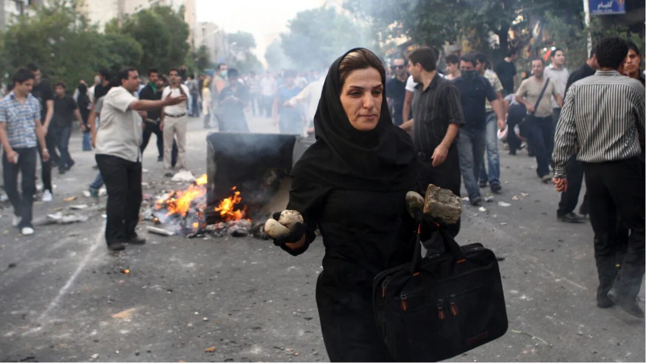Опасно ли в иране. Митинги в Иране. Иран женщины. Иран демонстрации.