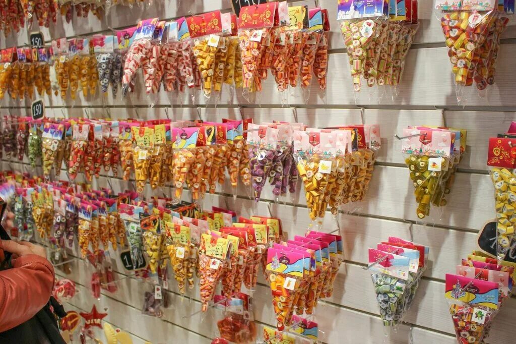 монпансье ассорти. карамель спб. карамель спб. витрина со сладостями. карамель спб.