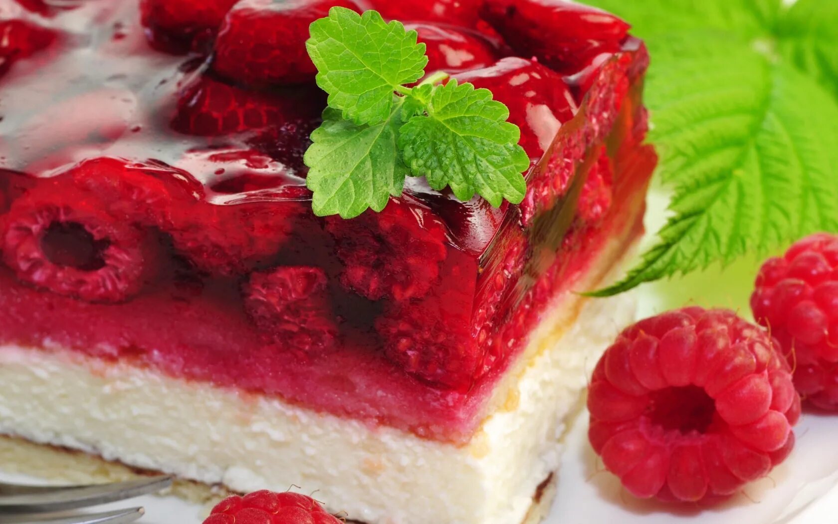 малиновый крем. кремовая малиновая карточка. малиновый крем для торта. торт малина сабайон. малиновый мёд.