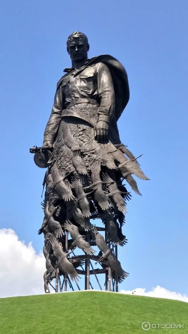 Ржев мемориальный комплекс. Памятник советскому солдату подо ржевом. Ржев памятник мемориал советскому солдату. Памятник журавли ржев. Ржевский мемориал.