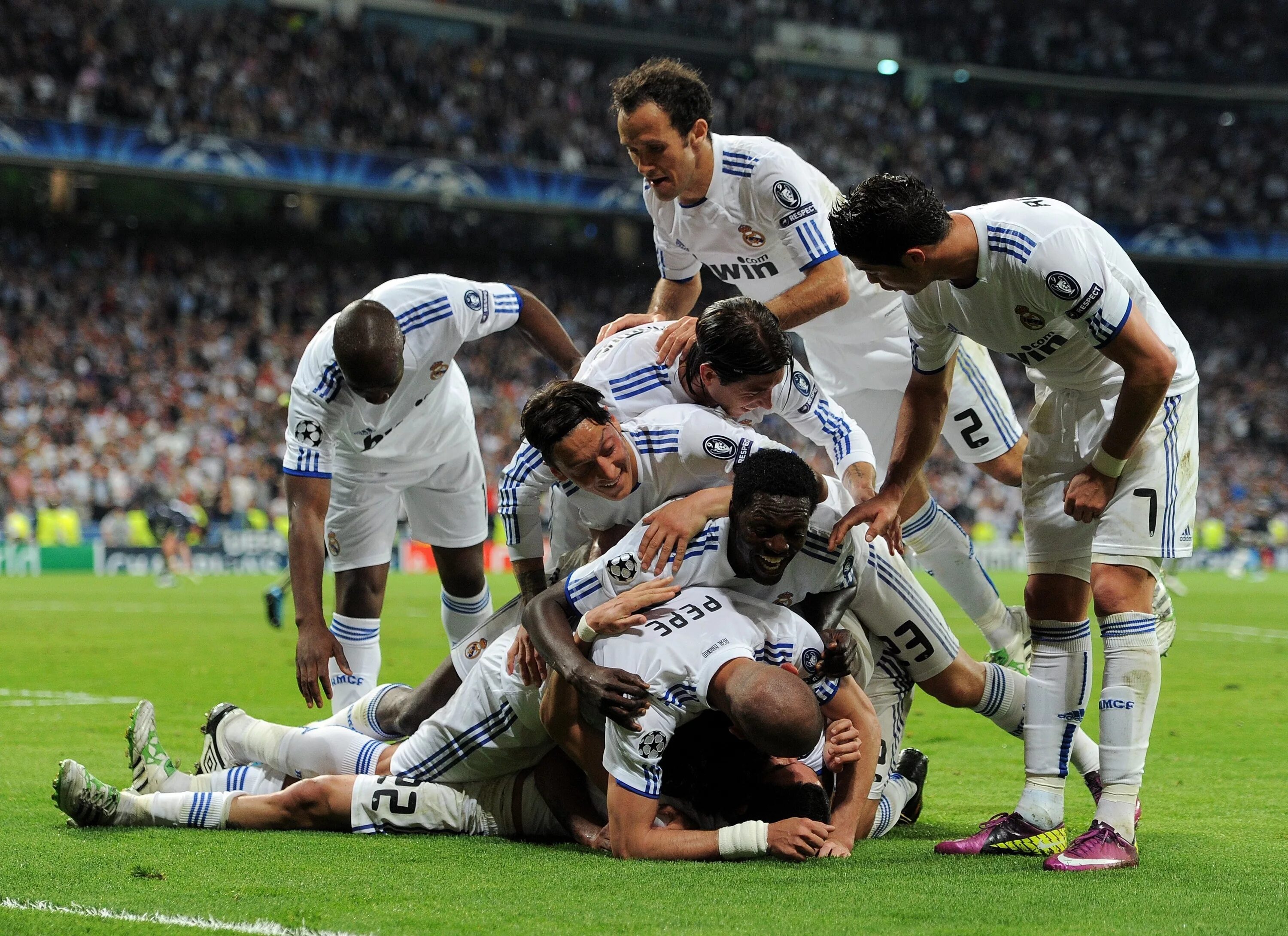 Про футбол 1. Реал Мадрид. Команда Реал Мадрид. Реал Мадрид 2007. Football Реал Мадрид.