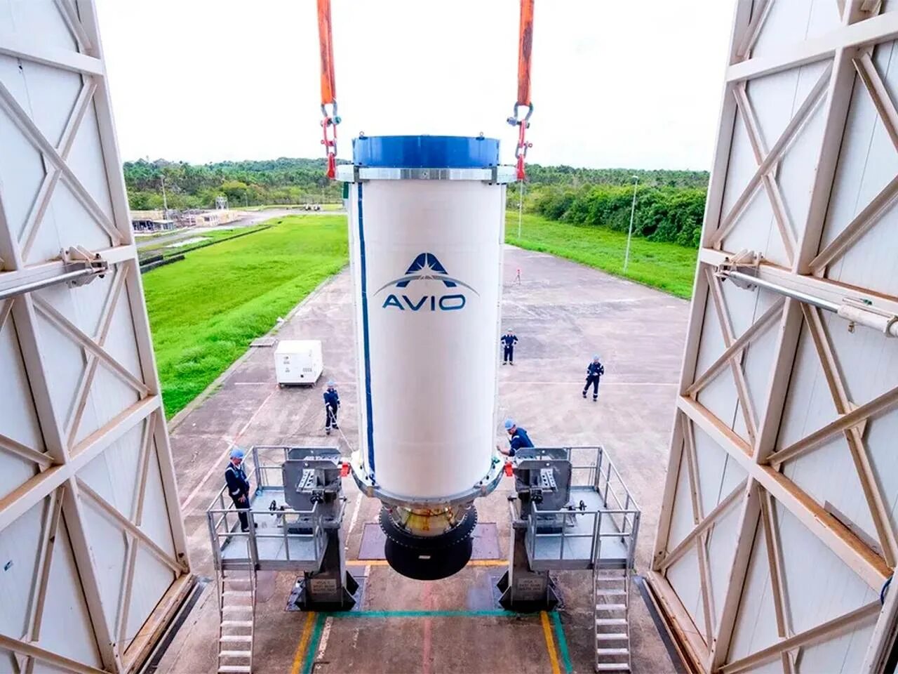 Ракета в космосе. Vega c. Vega c. Ракеты европейское космическое агентство. Космическая ракета спутник.