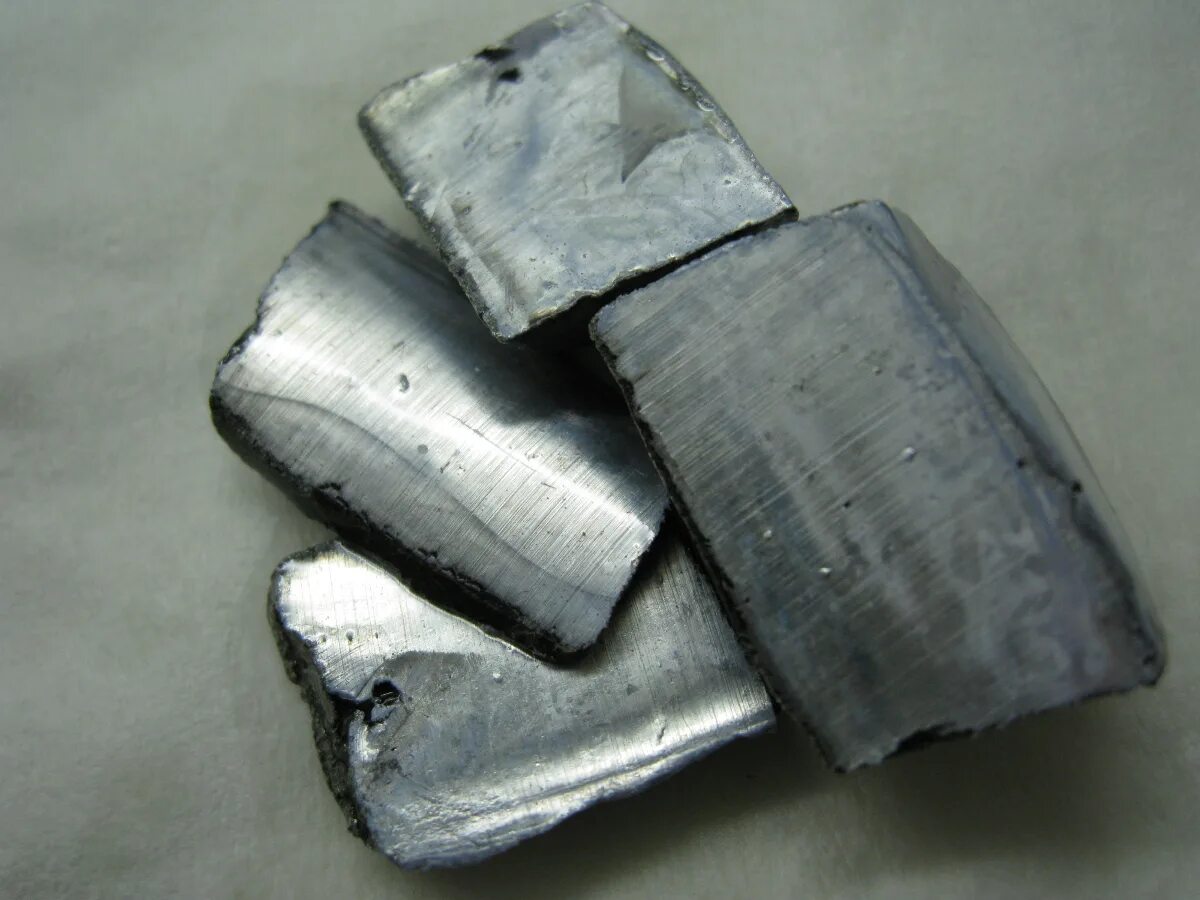 Калий щелочной металл. Калий / Kalium (k). Калий и натрий металлы. Натрий мягкий щелочной металл серебристо-белого.