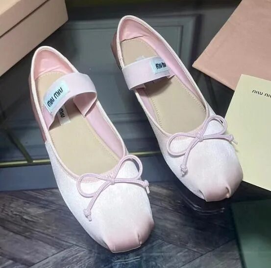 Балетки miu miu. Балетки миу миу. Миу миу балетки. Балетки миу миу. Туфли балетки миу миу.
