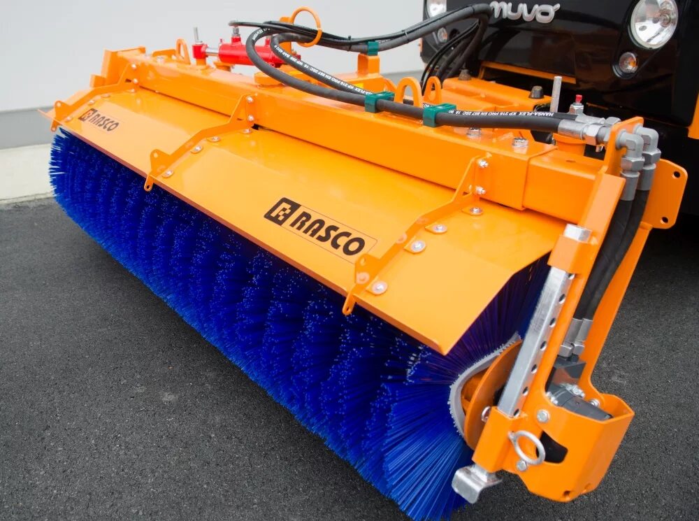 камаз-65115 кдм с задней подметальной щеткой. 0 г/гу. передняя щетка на кдм камаз. передняя щетка. щс.