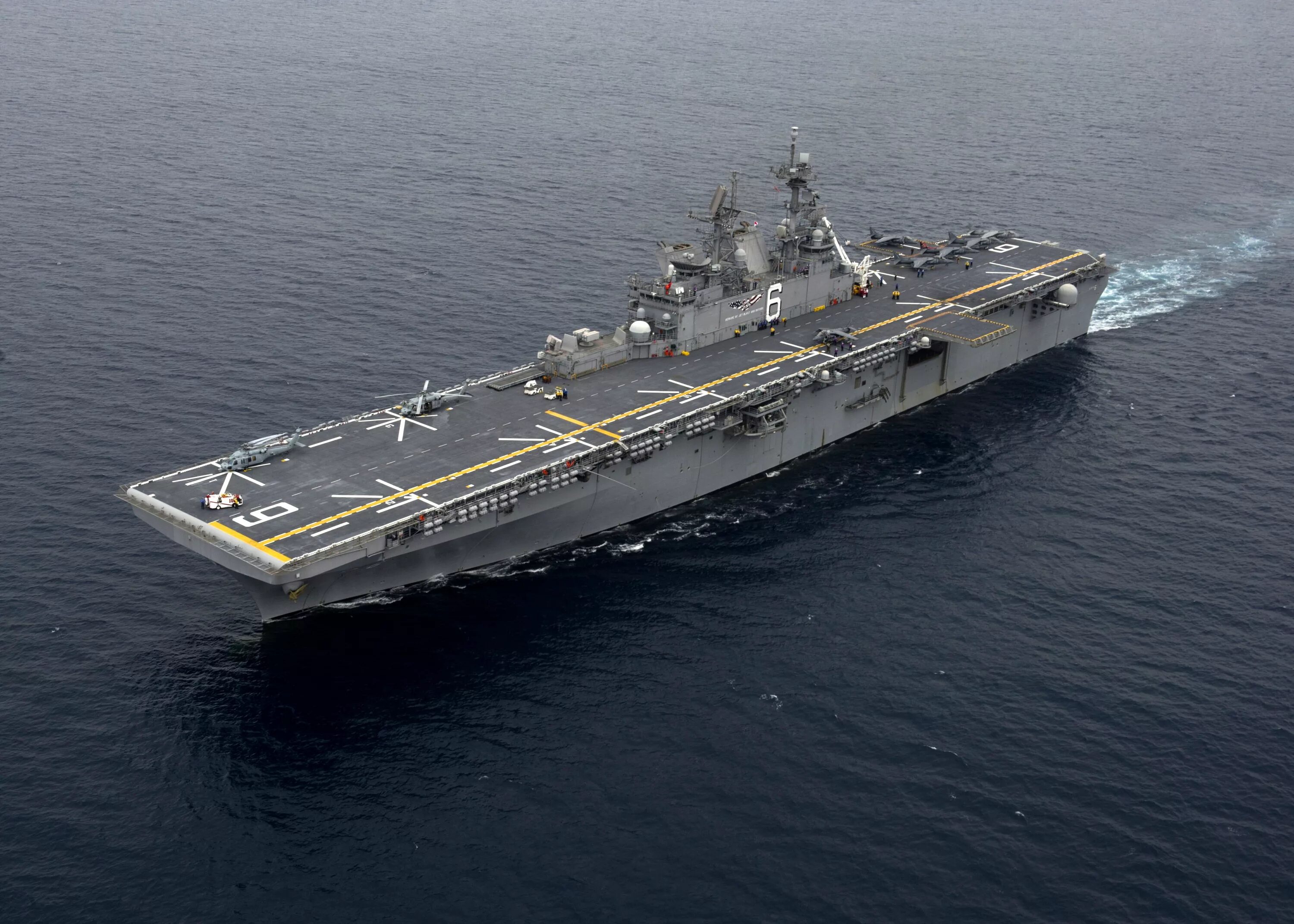 Usa ships. USS America десантный корабль. USS America LHA-6. Корабль USS America (LHA 6). USS «Эссекс» (LHD-2).