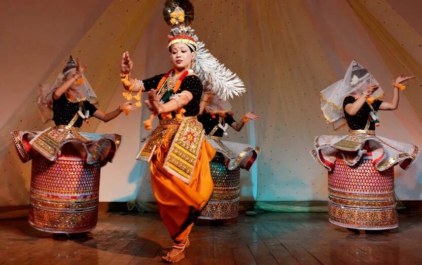 Манипури индийский танец. Танцы Индия Манипури. Мейтхеи (Манипури). Манипури танец индийский классический.