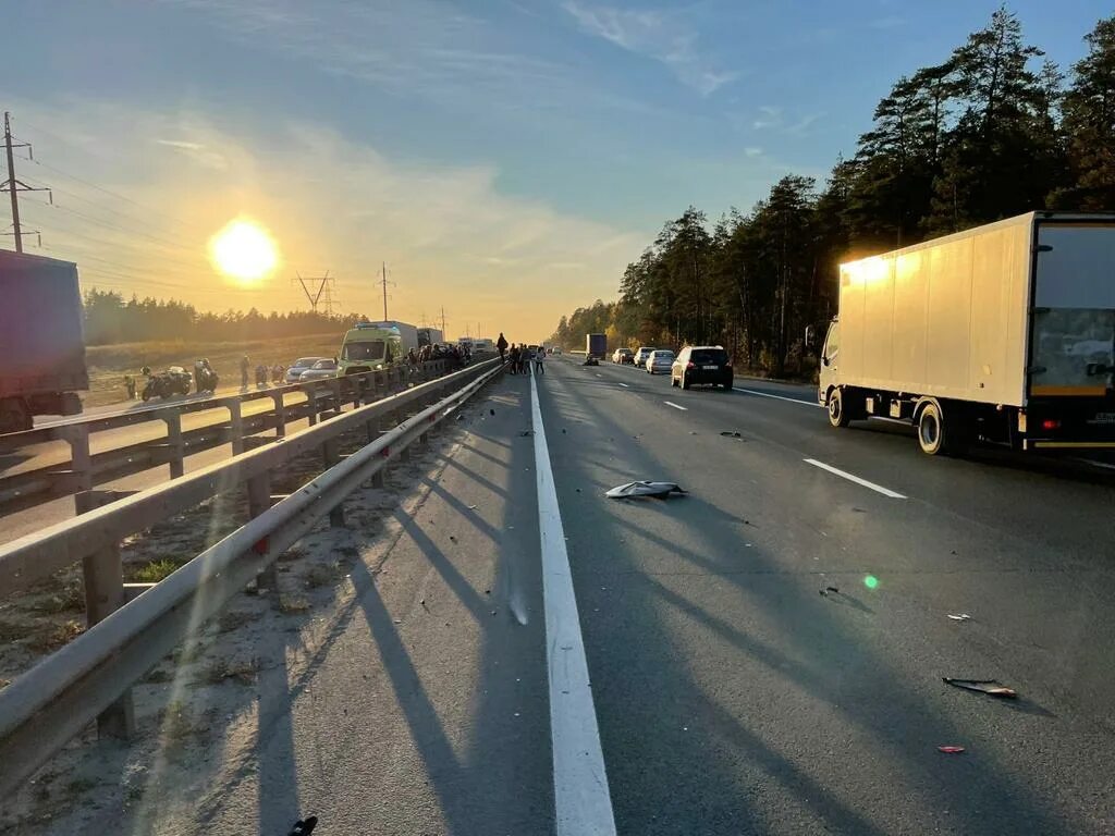 Самарская трасса м5. Трасса м5 Самара Тольятти. М5 Урал. Авария на м-5 Урал женщина на мотоцикле в Новотроицком перекрестке.