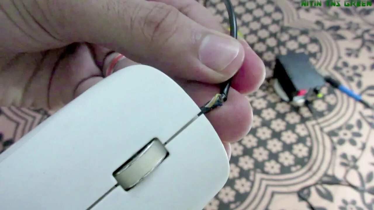 Не видит беспроводную мышь. Мышка с поврежденным проводом. Обрыв кабеля мышки. Самодельная компьютерная мышь. Изношенная мышь компьютерная.