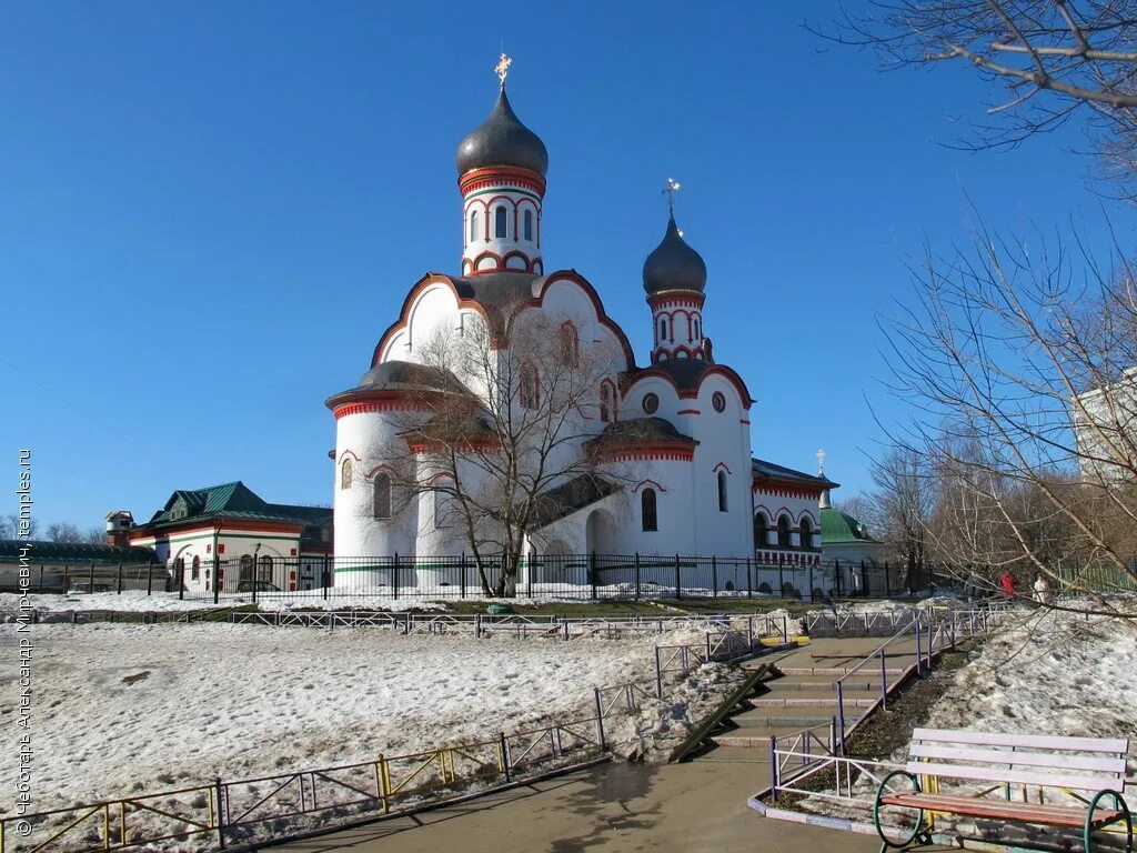 Живоначальная троица в черемушках. Церковь Троицы Живоначальной в старых Черёмушках. Храм Троицы в Черемушках. Черемушки храм и Церковь. Церковь Черемушки Хакасия.