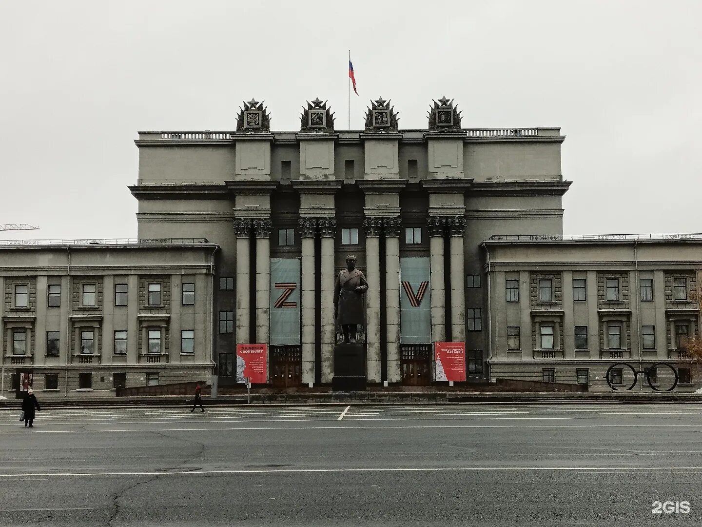 Театр оперы и балета Самара. Самарский Академический театр оперы. Самара площадь театр оперы и балета. Самарский Академический театр оперы и балета внутри. Самарский академический театр шостаковича