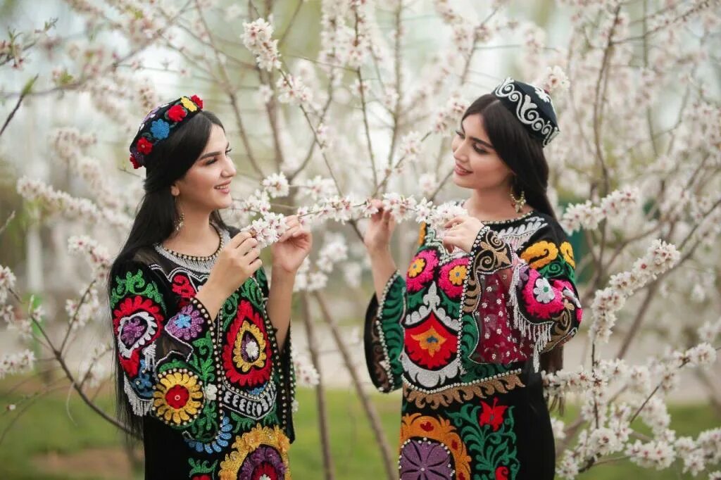 Щерба Бахор. Таджикские красавицы. Две таджички. Пышные красавицы Таджикистана. Точик это кто