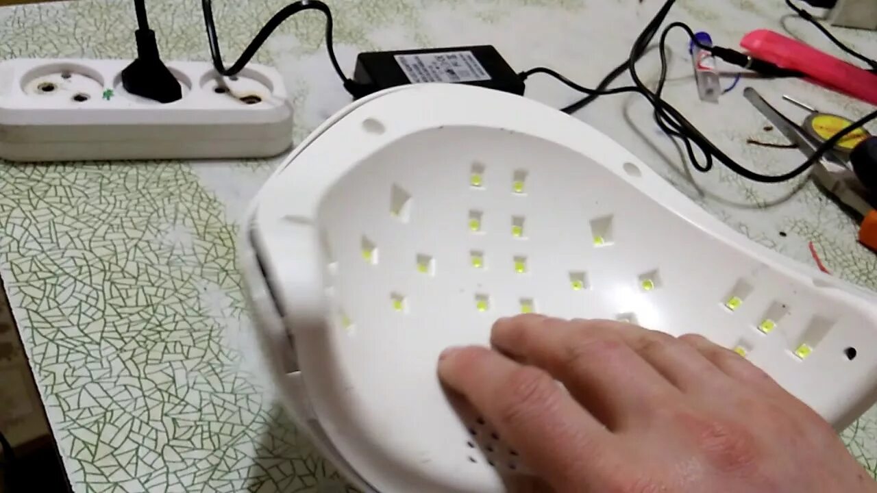 Замена лампы точечного светильника MR16 LED лампа - YouTube