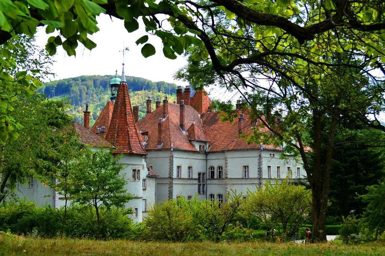 Замок шенборна в закарпатье. Дворец графов шенборнов. Замок графа шенборна закарпатье. Замок берегвар. Замки закарпатья.