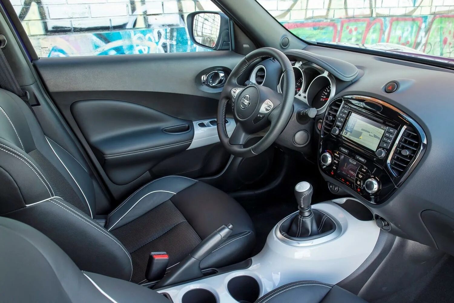 Nissan juke interior. Nissan juke 2012 салон. Салон джук. Салон джук. Nissan juke 2012.