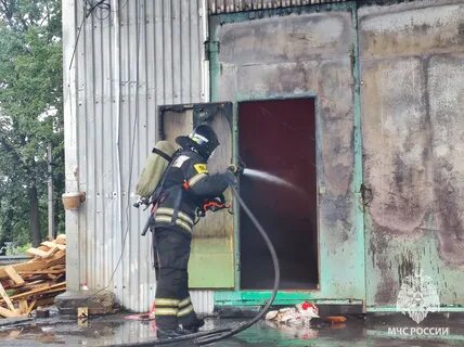 Пожар на складе потушили