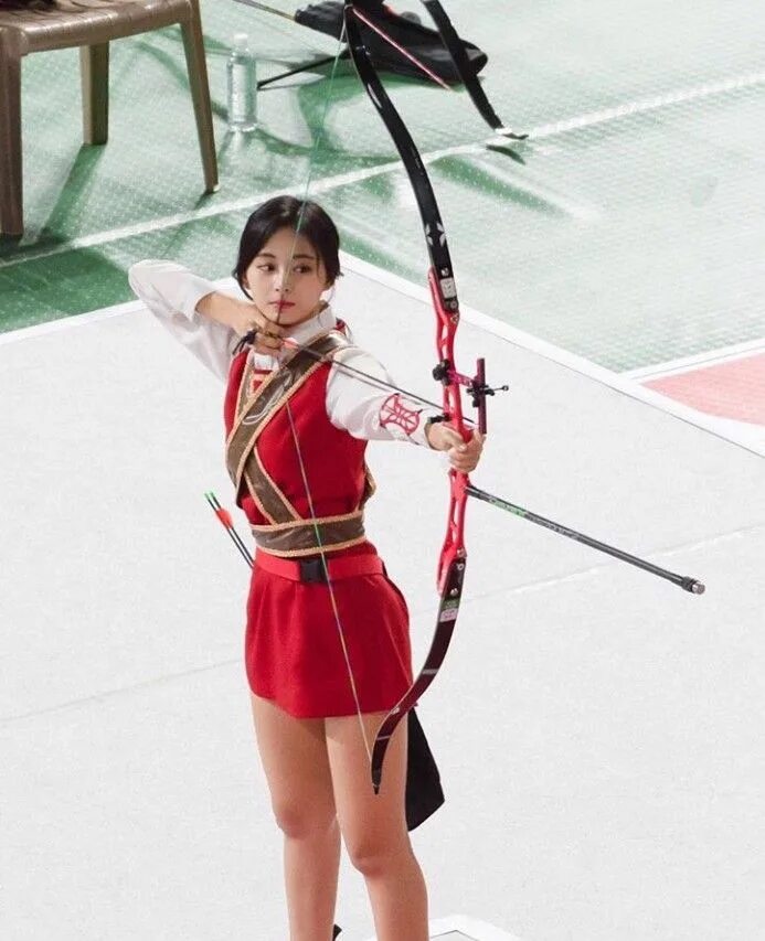 Twice tzuyu лучница. Twice tzuyu лучница. Цзыюй лучница. Кореянка стрелок на олимпиаде. Чжоу цзыюй лучница.