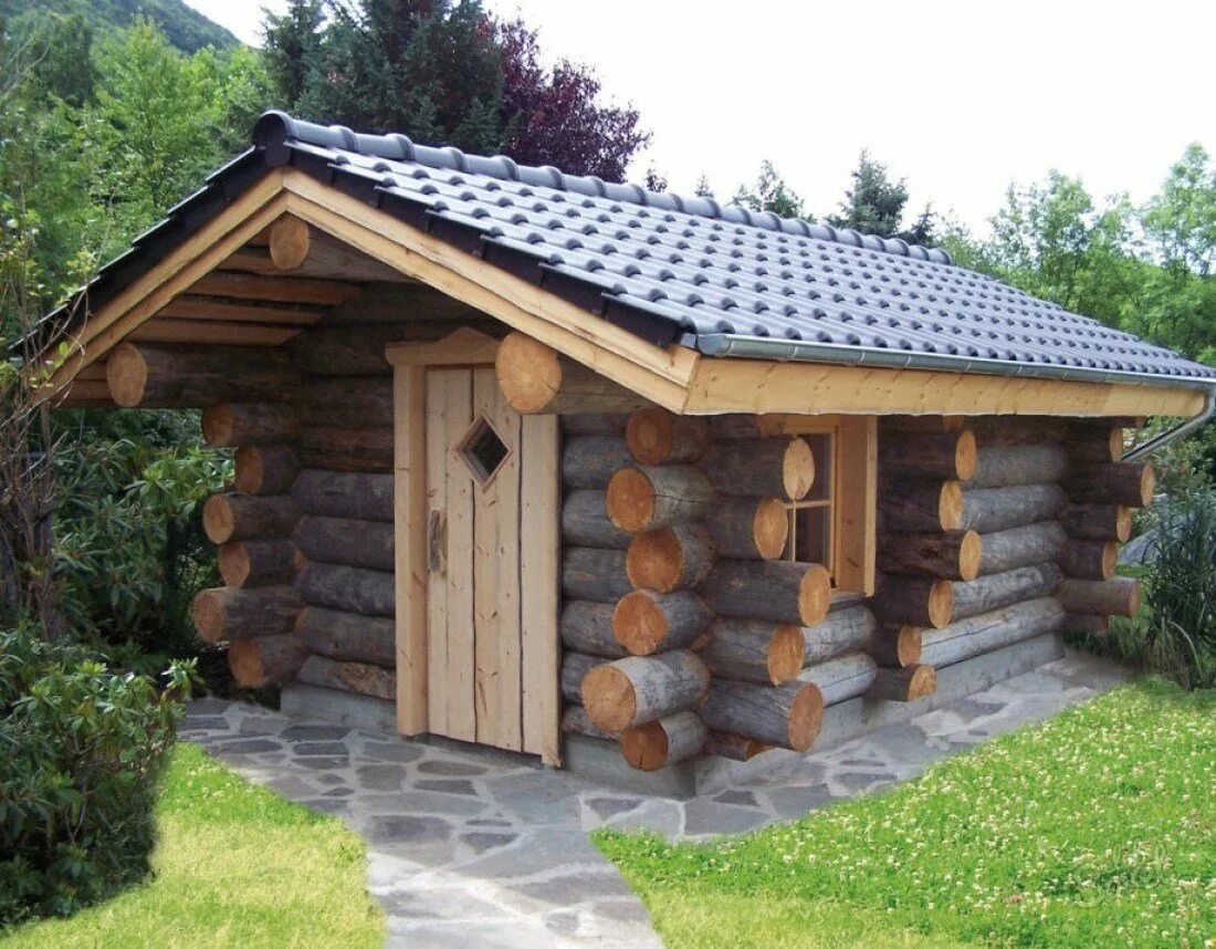 Баня из сруба 3х5. Баня из бревна. Сруб бани 4х5. Бревенчатая баня. Баня из оцилиндрованного бревна.