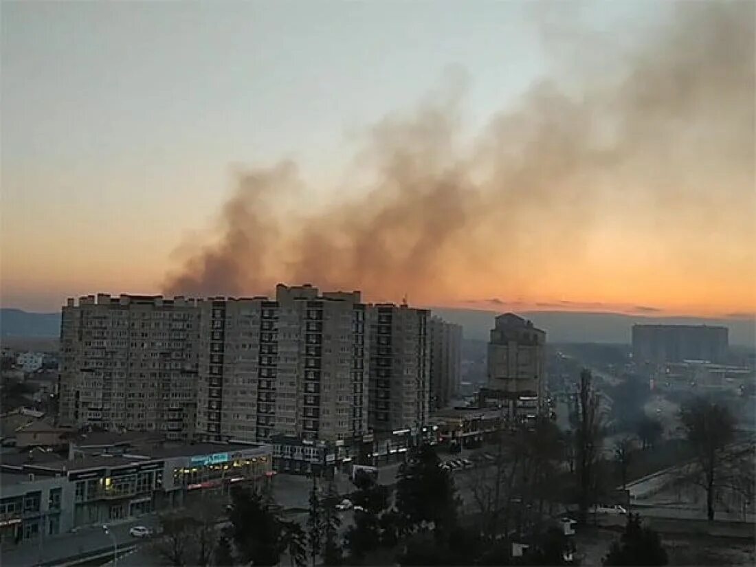 Пожар в анапе 13 февраля 2024. Пожар в Анапе 2021. Анапа ул Лазурная пожар 2021. Пожар Анапа Лазурная 16. В Анапе сгорел дом.