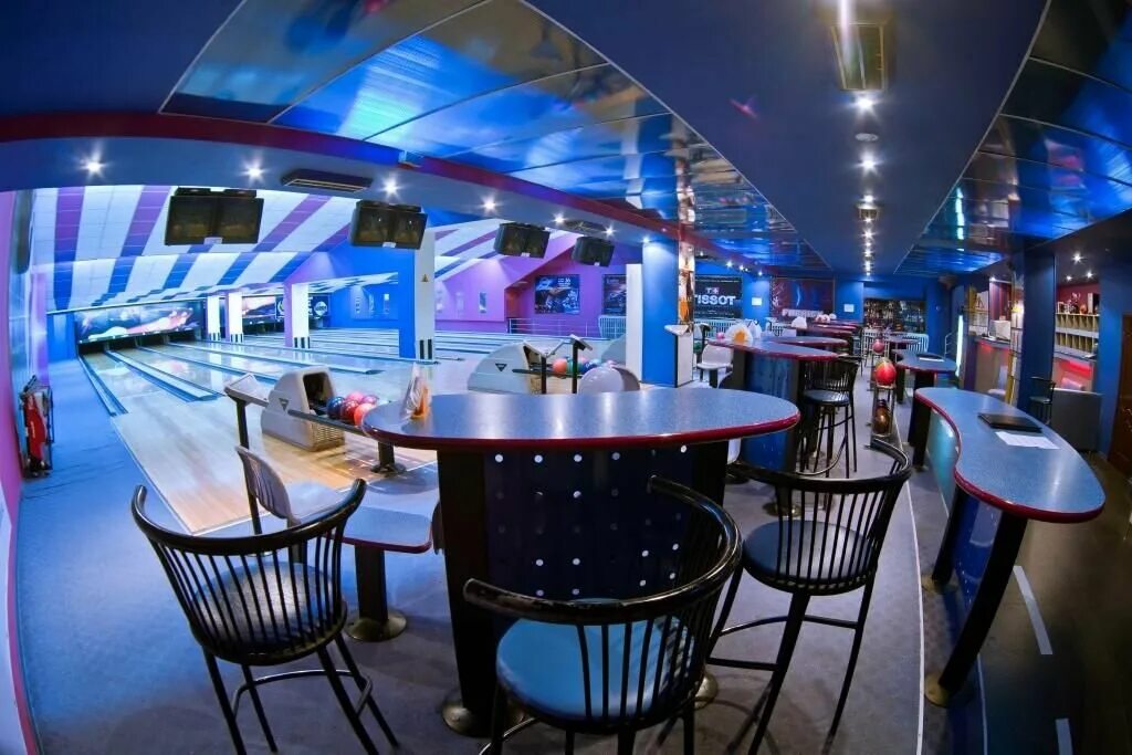 ту 15 на бауманской. боулинг интерьер. санкт-петербург улица типанова 21 боулинг. боулинг кафе. боулинг кафе.