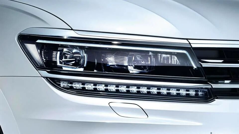 Стекло тигуан 2019 с подогревом. Светодиодные фары volkswagen tiguan 2025. volkswagen tiguan 2025 фары. фара тигуан 2025. led фары тигуан 2025.