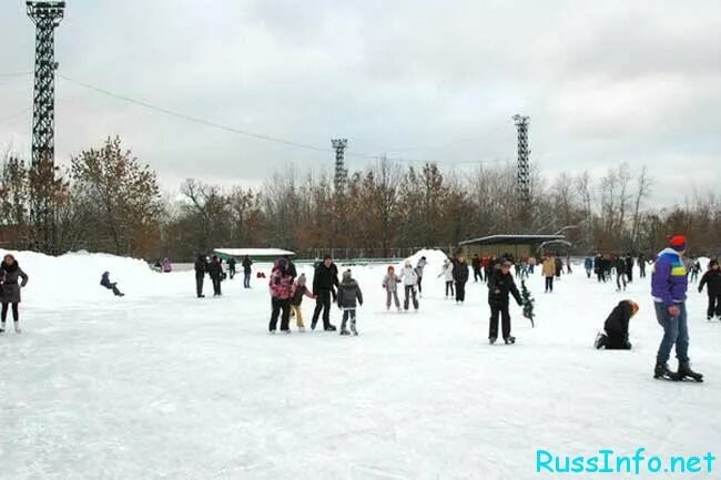 Каток в парке царицыно 2022. Парк царицыно каток. Каток в царицыно. Музей-заповедник «царицыно» каток. Каток в парке сосенки царицыно.