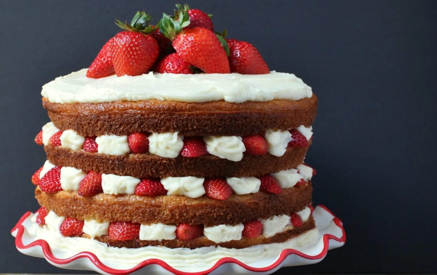 Cake com. Торт с маскарпоне. Торт с кремом маскарпоне к Дню рождения. Трехярусный торт с маскарпоне. Кейк.