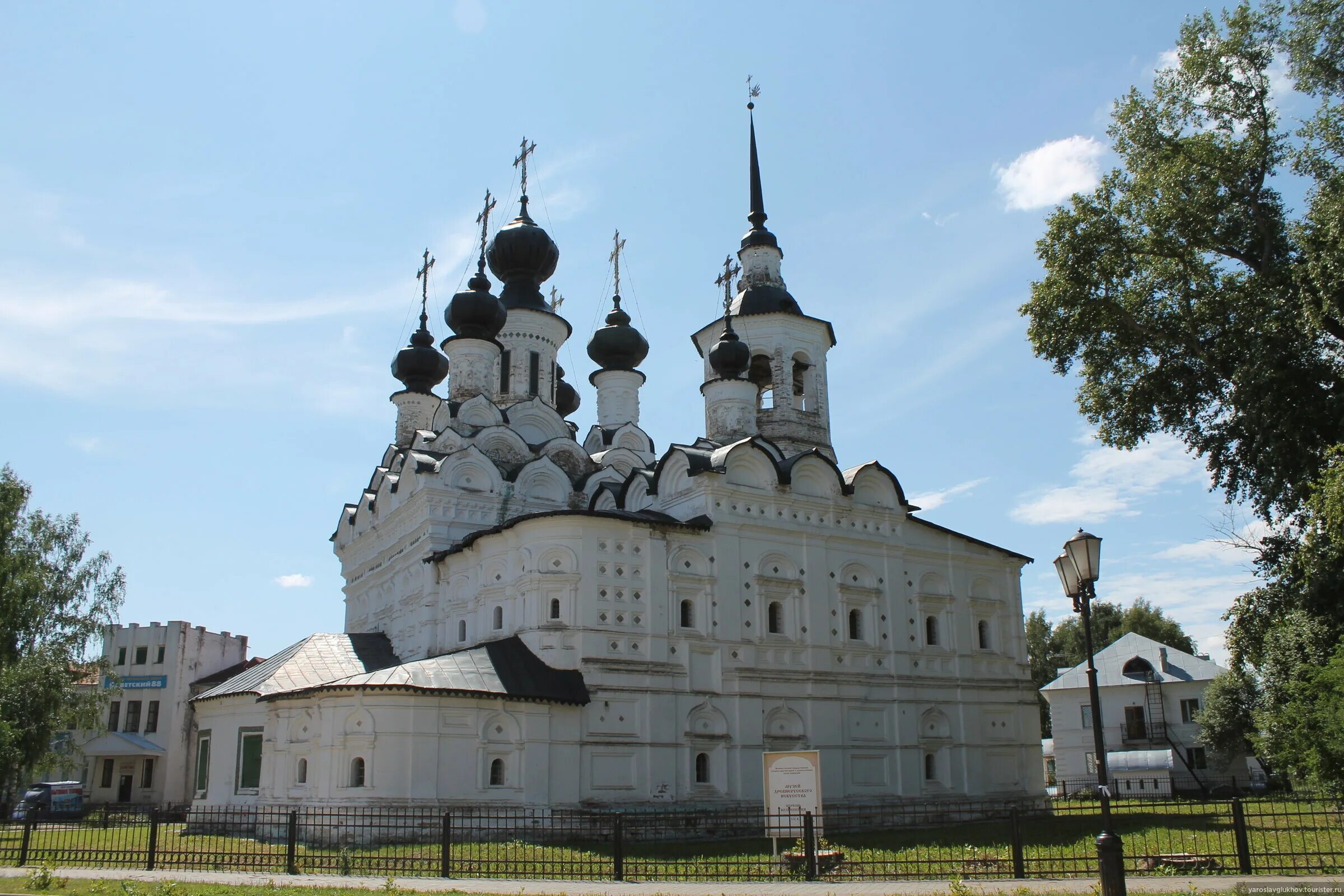 работа в великом устюге. дед мороз магазин в великом устюге. соборное дворище великий устюг с высоты птичьего полёта. соборное дворище великий устюг. вакансии великом устюге.