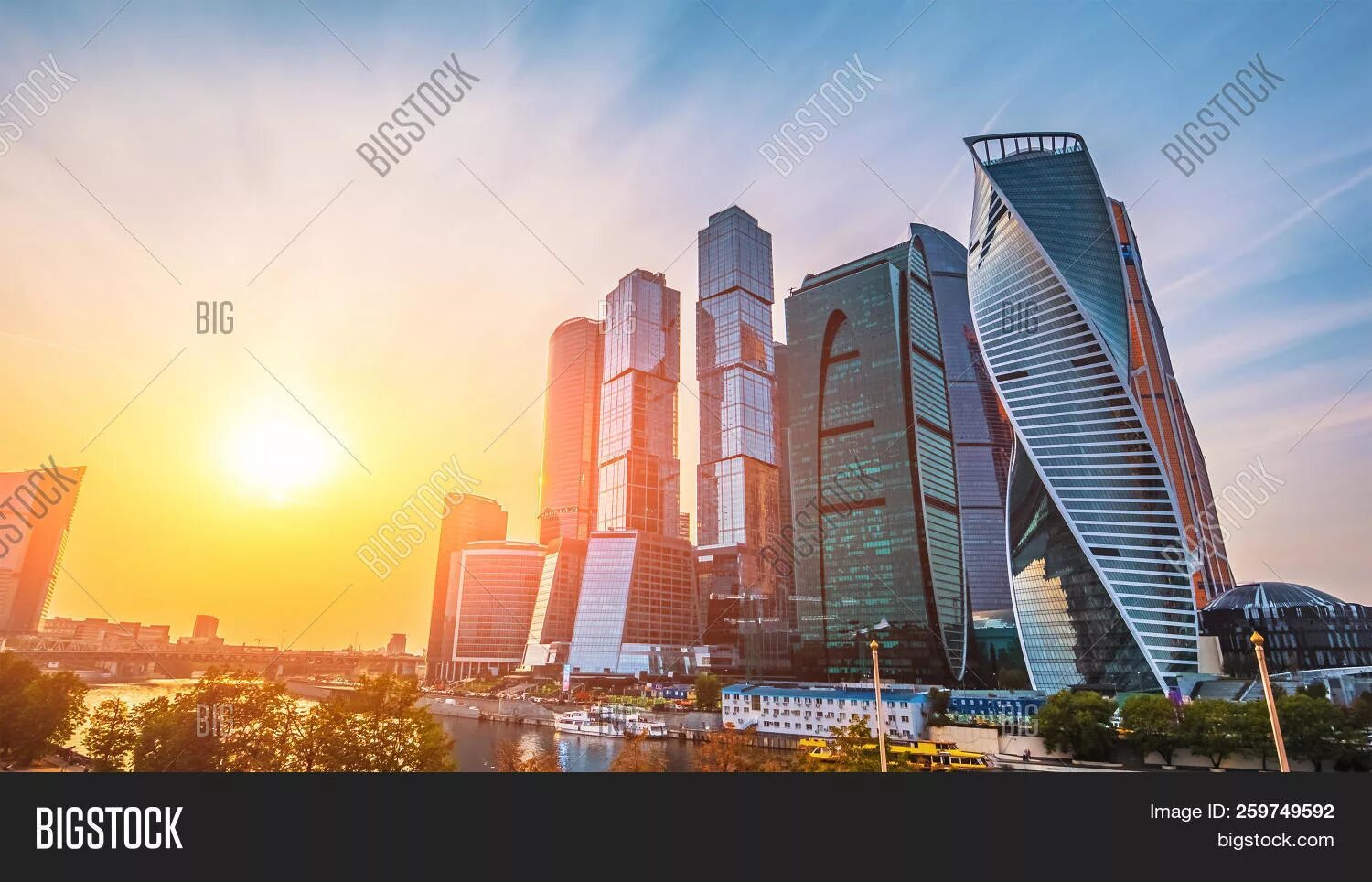 Москоу сити россельхозбанк. Москва сити фото рассвет. Москва сити стена. Отель панорама сити в москва-сити. Высота башен москва сити.