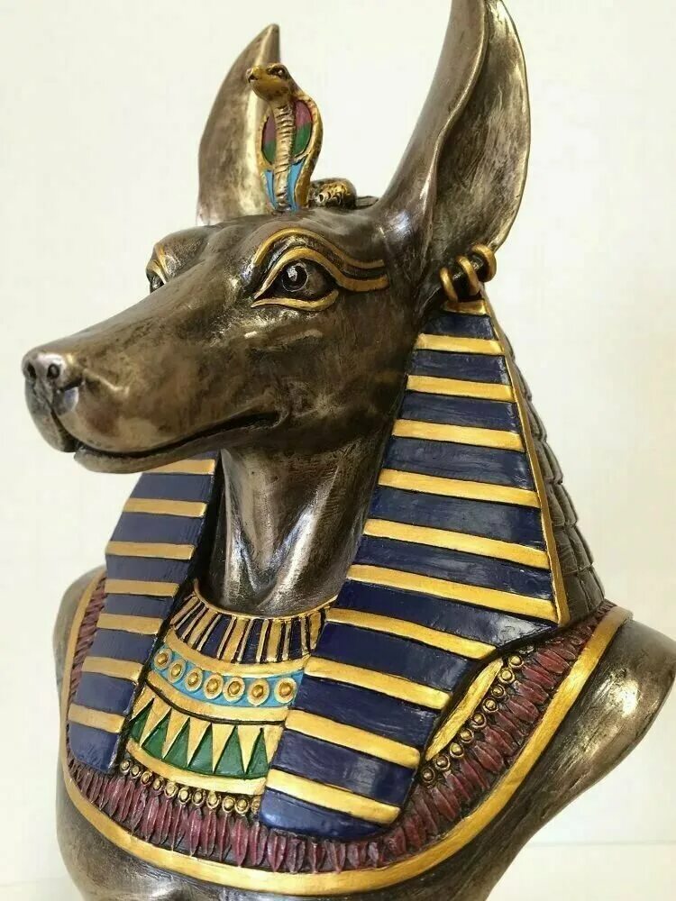 Животные богов египта. Нумибис Египетский Бог. Анубис Бог. Египетского Бога Анубиса. Бог анубиас древний Египет.