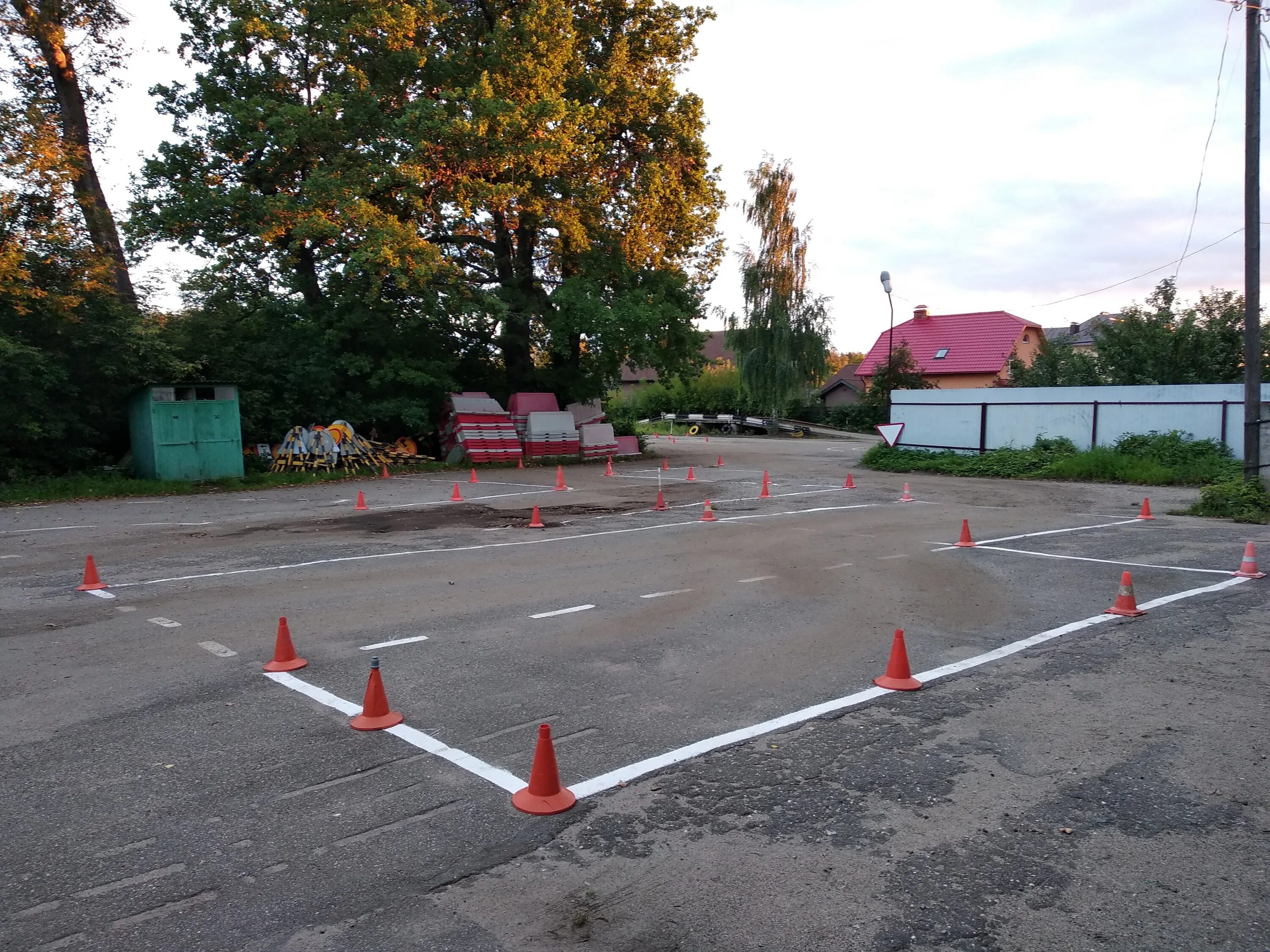 площадка автошколы. раменская площадка автошкол. учебная езда на автодроме. шоссе революции, 116 учебная площадка. площадка по вождению на на проспект вернадского 78.