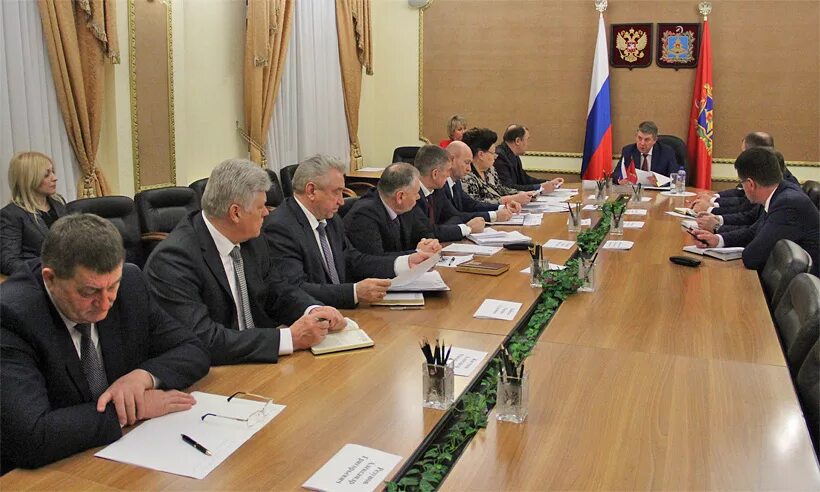 Начальник управления имущественных отношений брянской области. Филипенко брянск администрация. Начальник управления имущественных отношений брянской области. Брянское управление имущественных отношений. И.