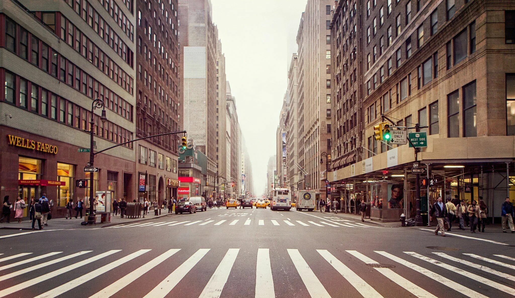 New york city streets. Нью-Йорк улица Бродвей. Нью Йорк 1920 Бродвей. Нью-Йорк Сити улицы.