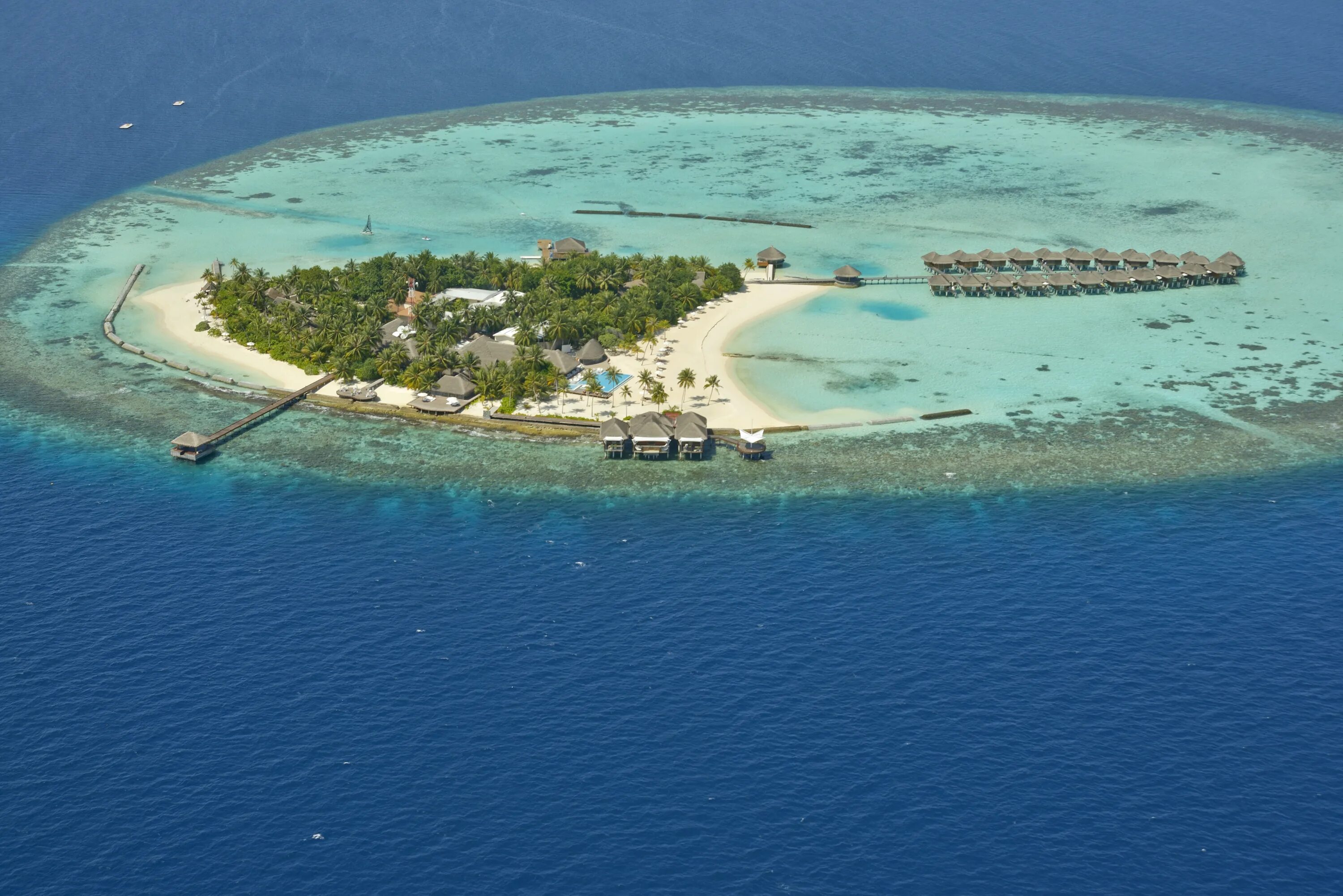 2 любых острова. Мальдивы Maafushivaru. Outrigger Maafushivaru Maldives 5. Остров Дангети Мальдивы. Маафушивару Мальдивы.