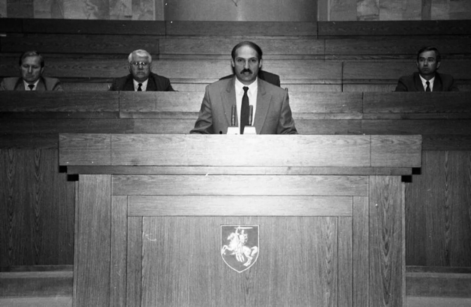 Беларусь 1993. Лукашенко 1994. Лукашенко 1993. Лукашенко депутат Верховного совета. Парламент Беларуси 1994.