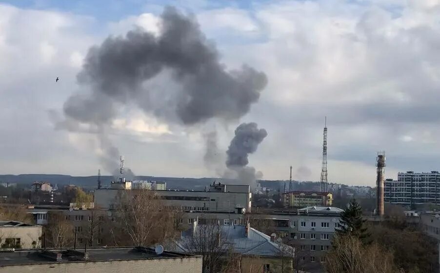 Наносят ли удары сегодня. Львов ракетный удар. Взрывы во Львове.