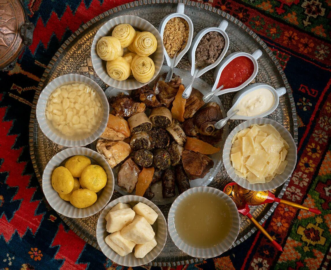 Поесть хинкал. Национальная еда хинкал Дагестанская. Национальная кухня Дагестана хинкал. Дагестанская кухня хинкал. Хинкал Дагестанский Даргинский.
