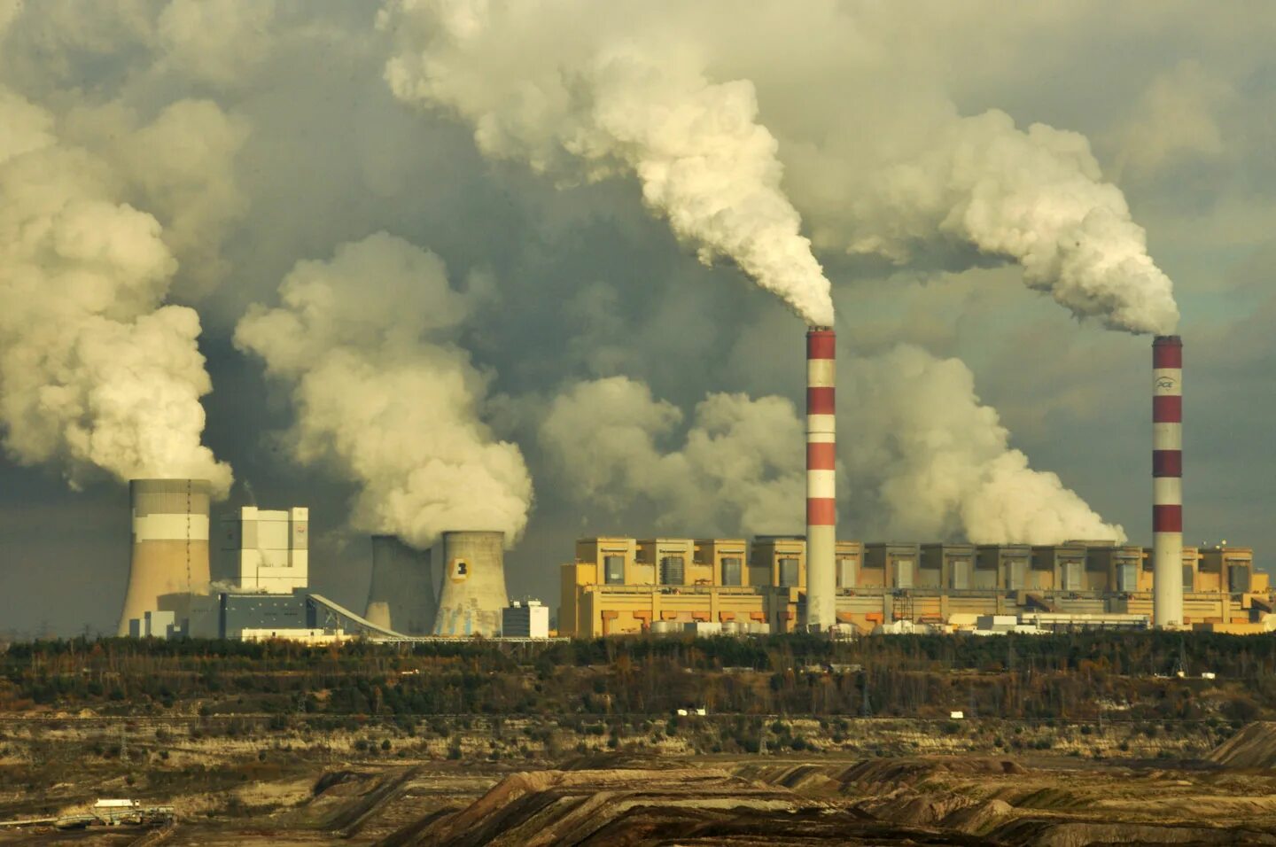 Bad pollution. Промышленность загрязнение.