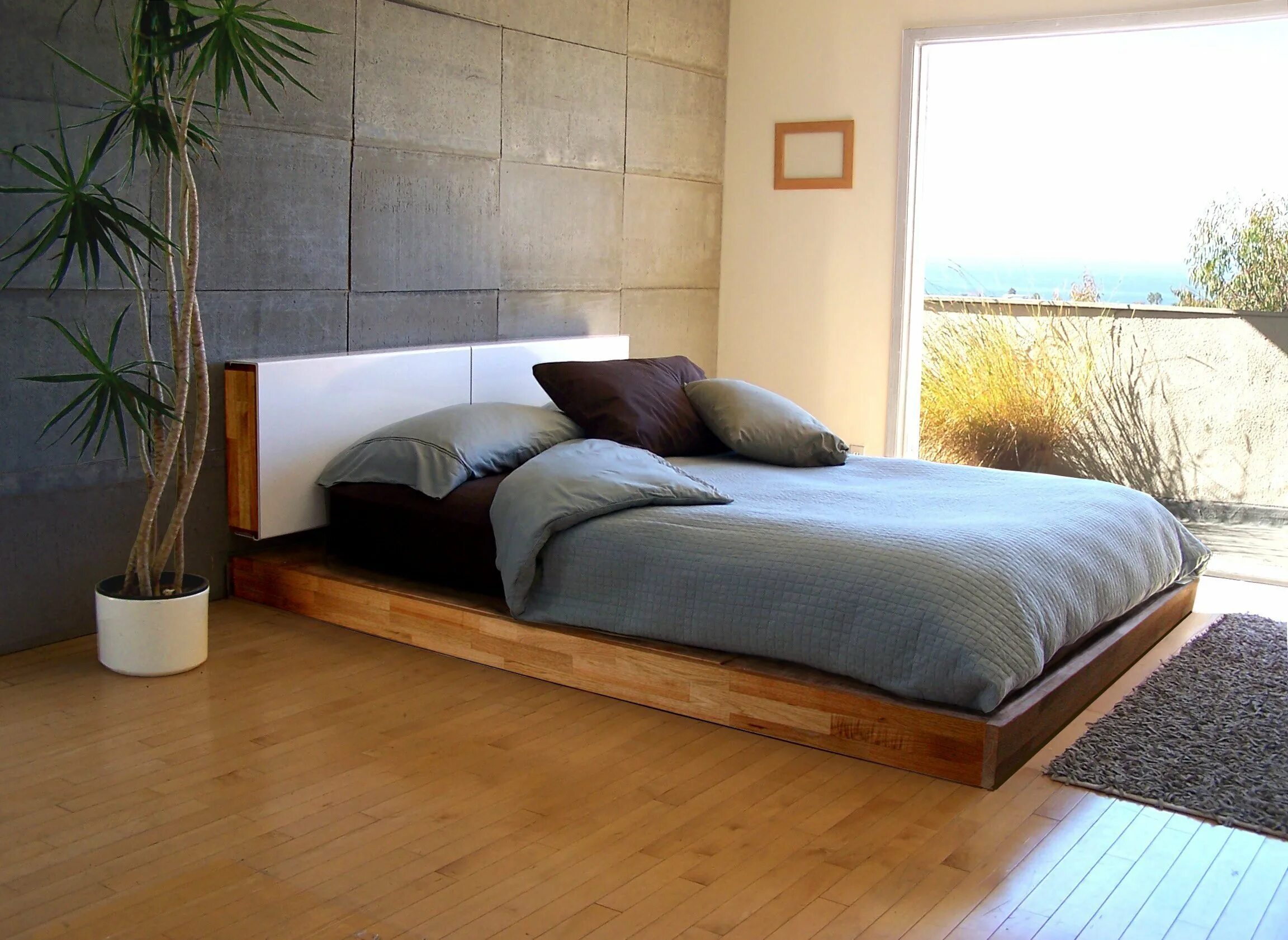 Кровать без бортиков. Кровать Кинг сайз Минимализм. Design Wood кровать Модерн. Кровать подиум. Кровать подиум с матрасом.