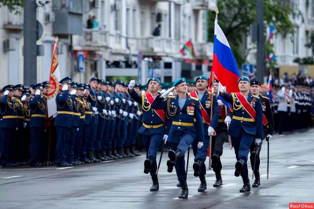Шойгу с аксельбантом. Парадная форма фсо. Офицеры на параде. Военная форма. Красивый офицер.