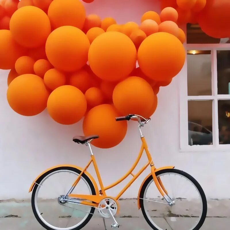 Доброе утро шарами. Оранжевые воздушные шары. Оранжевый шарик. Оранжевый воздушный шарик. Оранжевая фотозона.