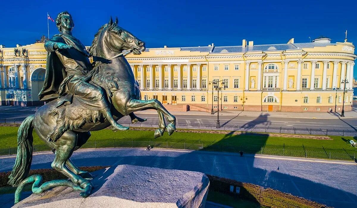 Какие достопримечательности петербурга. Достопримечательности санкт-петербурга медный всадник. медный всадник и казанский собор. патина на медный всадник в санкт-петербурге. 1 достопримечательность санкт петербурга.