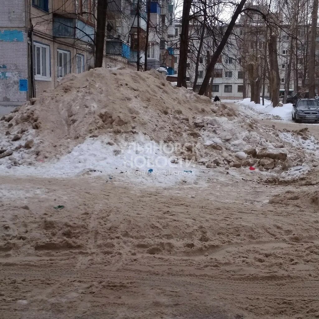 Грязный снег. Грязный снег в Москве. Грязная зима. Грязная зима в городе. Грязные сугробы