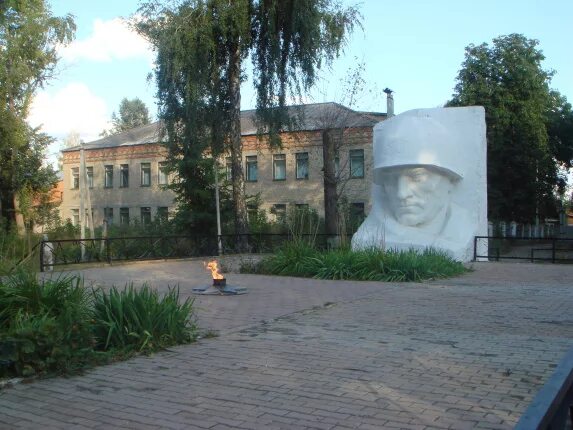Киреевск ул. Киреевский мемориальный сквер. вечный огонь сквер киреевск. мемориальный сквер в киреевске в киреевске. киреевский парк киреевск тульская область.