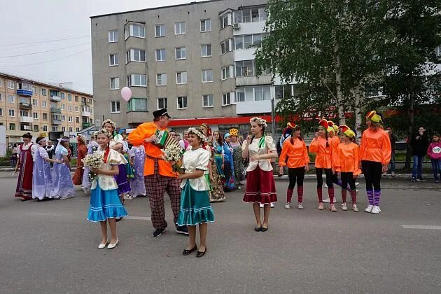 Прогноз погоды в североуральске на 10. Фестиваль класс Североуральск. Североуральске фото с праздника 1 мая-. Какие есть парки в Североуральске. Погода в Североуральске.