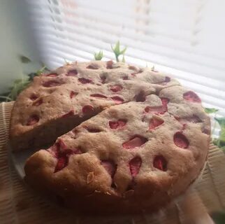 Шарлотка из клубники в духовке простой