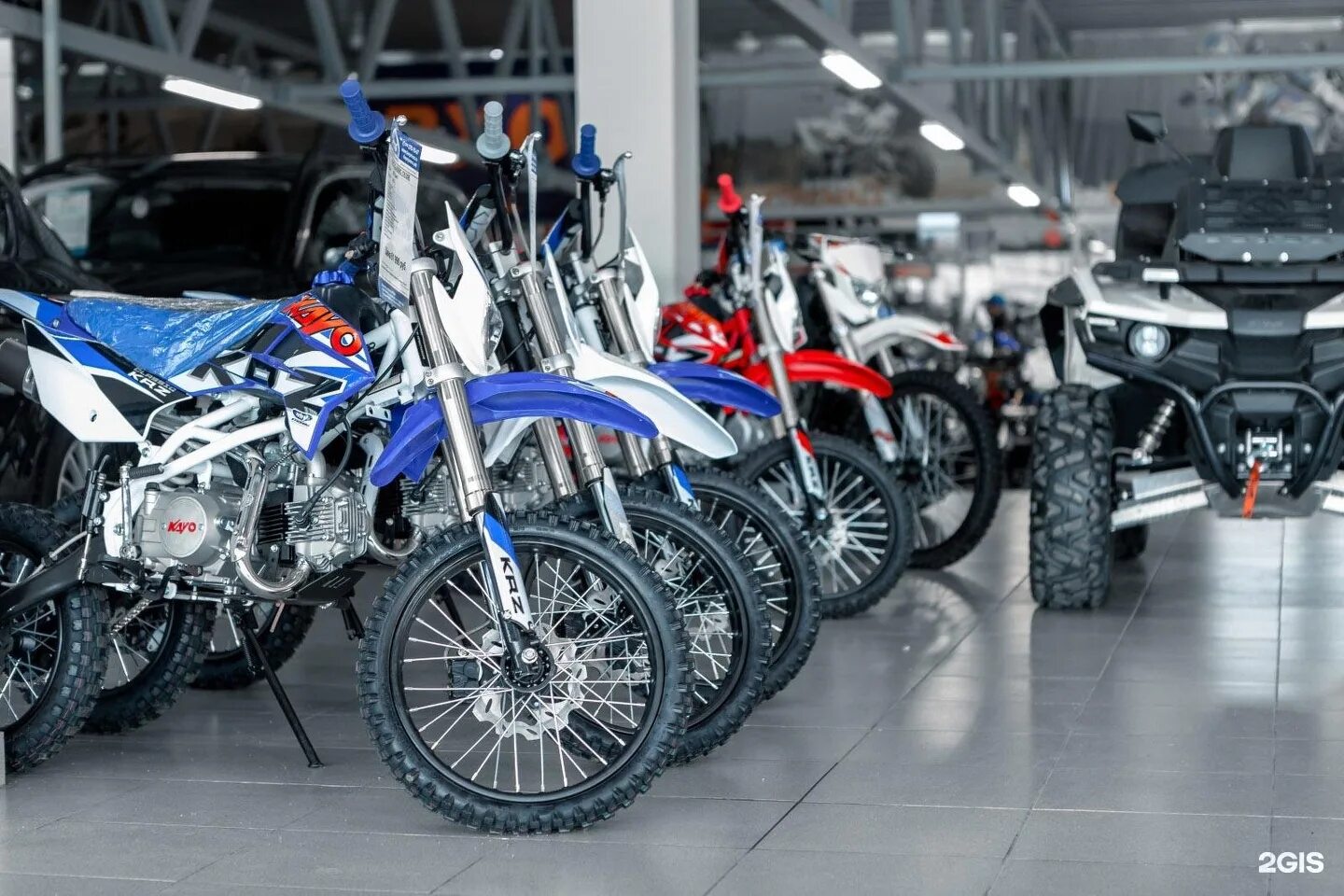 много мотоциклов.