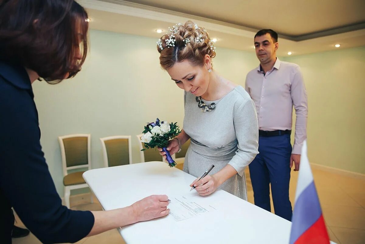 Центральный московский ипподром загс. Услуги загс. Регистрация брака в новый год. Кутузовский загс выездная регистрация. Торжественная церемония в загсе.
