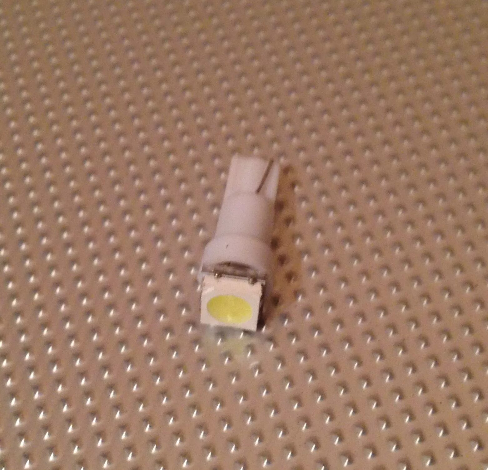 Лампочки в приборную панель ларгус. Лампа подсветки кнопок рено логан 1. Лампа подсветки печки ларгус. W1. Лампочки в приборную панель ларгус.